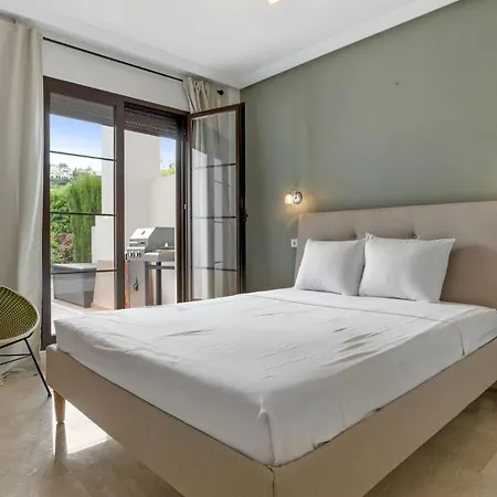 Vivi Homes - La Vida Dorada